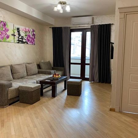 Comfortable Apartment In Center 예레반 외부 사진