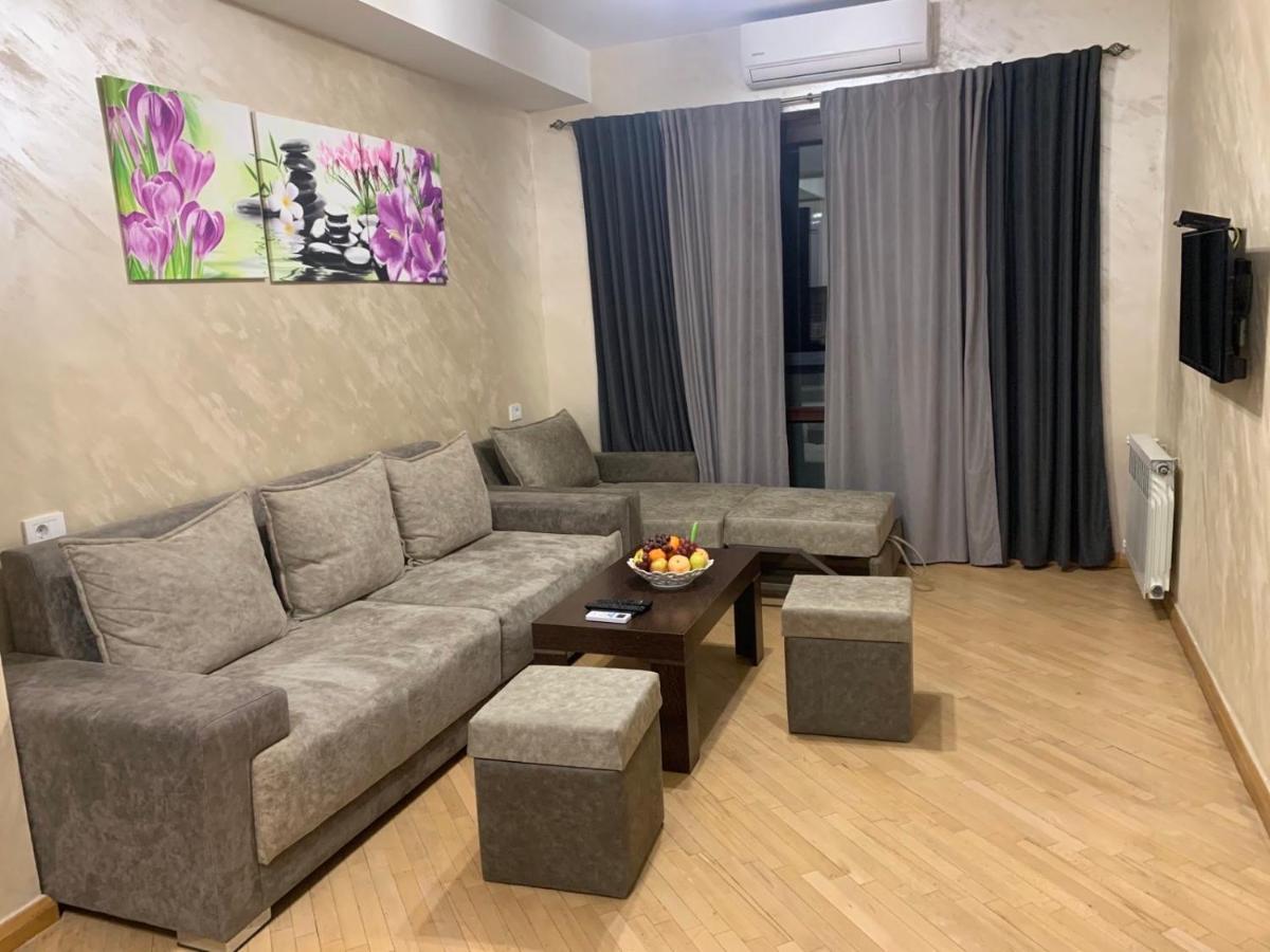 Comfortable Apartment In Center 예레반 외부 사진