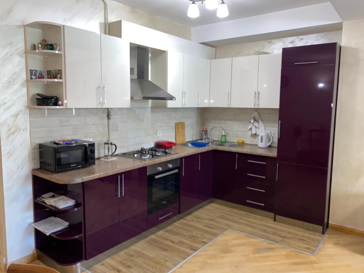 Comfortable Apartment In Center 예레반 외부 사진