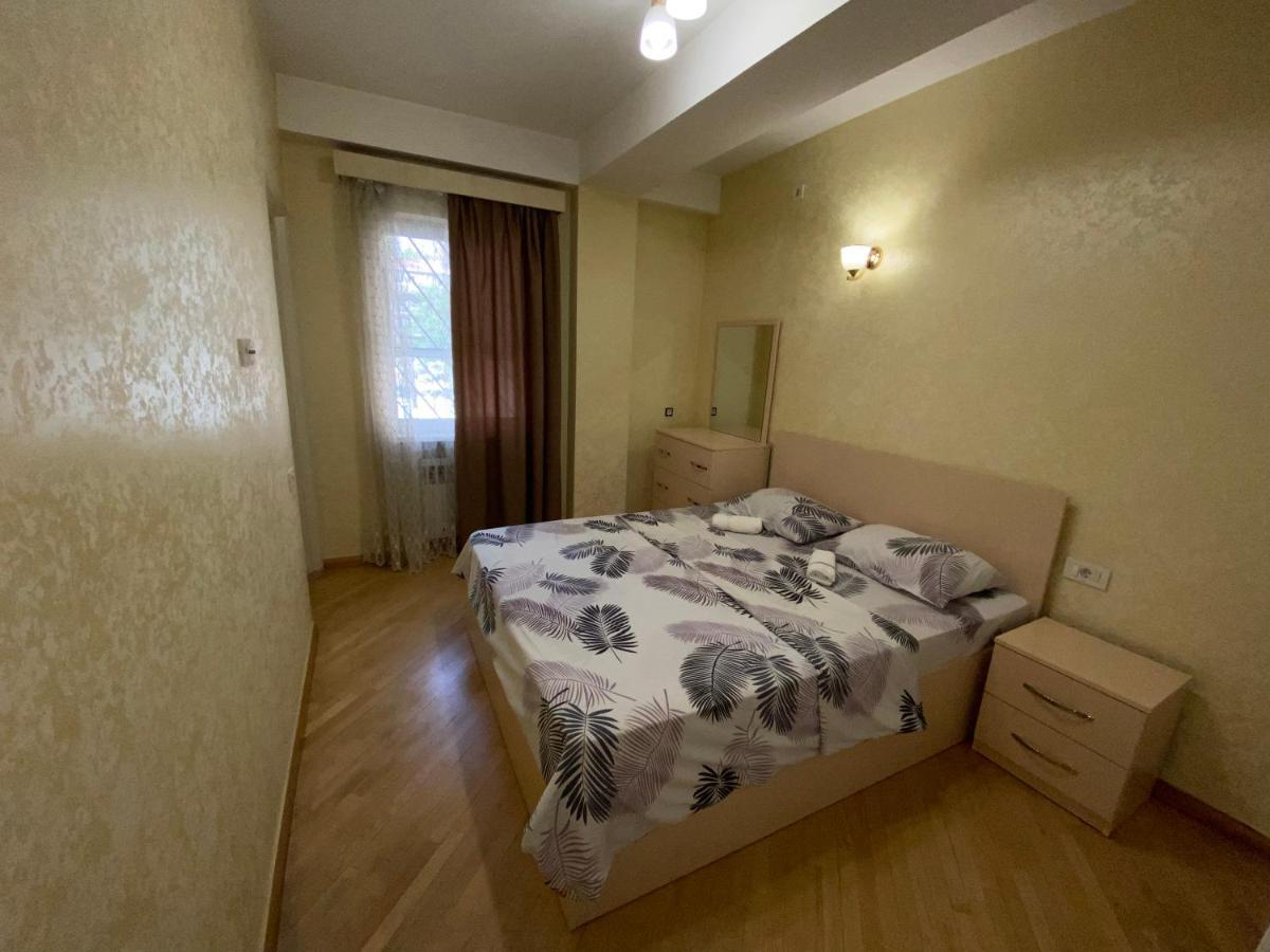 Comfortable Apartment In Center 예레반 외부 사진