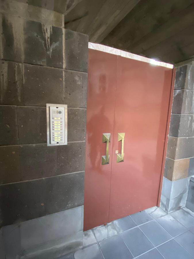 Comfortable Apartment In Center 예레반 외부 사진