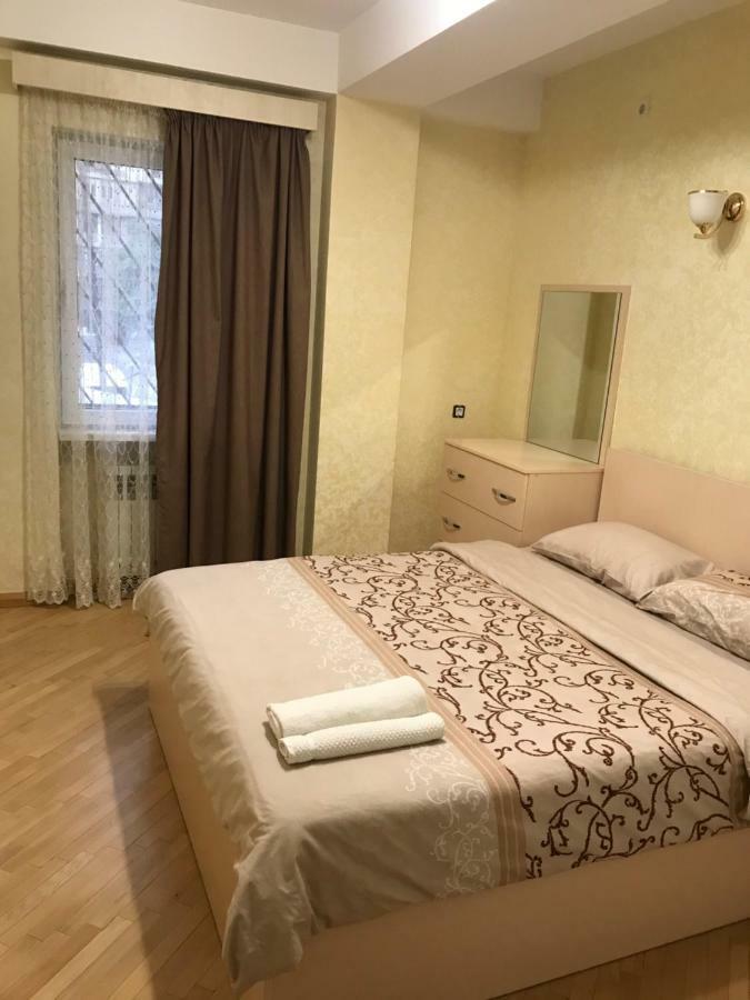 Comfortable Apartment In Center 예레반 외부 사진