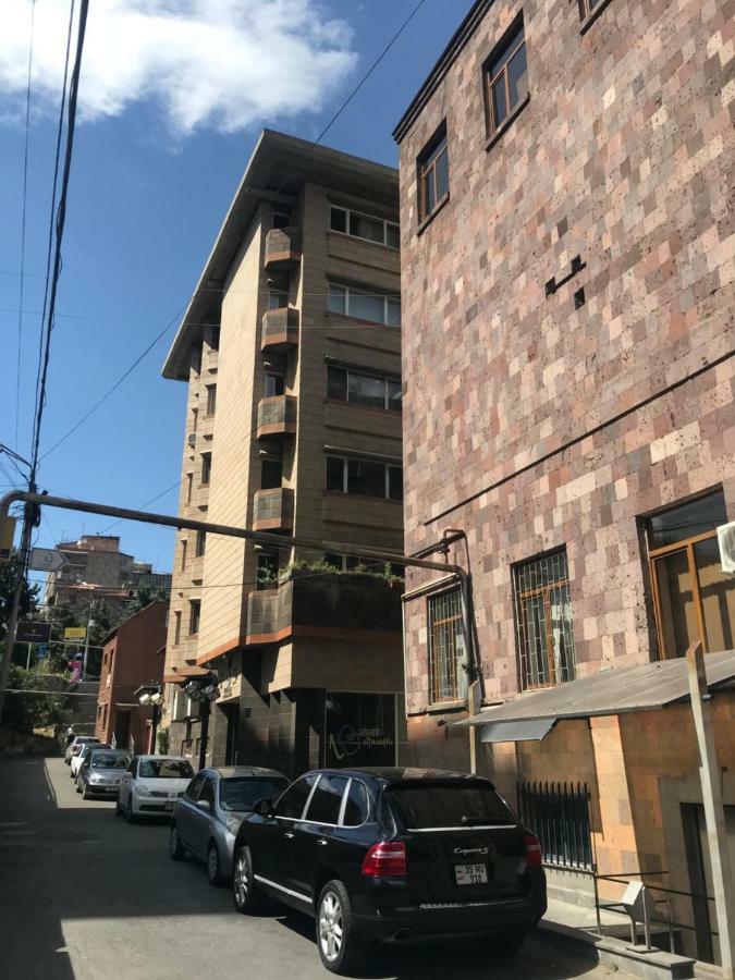 Comfortable Apartment In Center 예레반 외부 사진